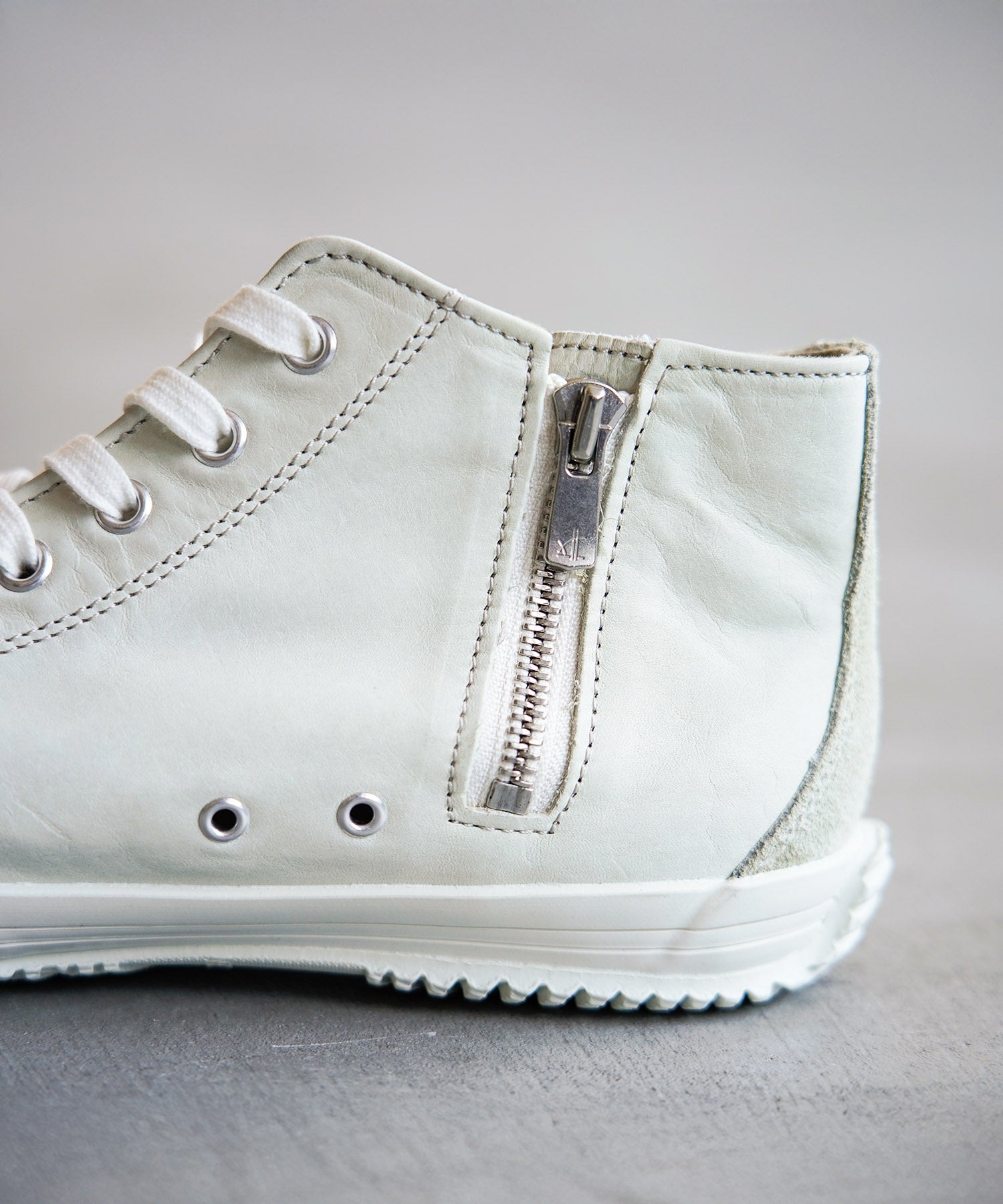 SP-356 White - SPINGLE