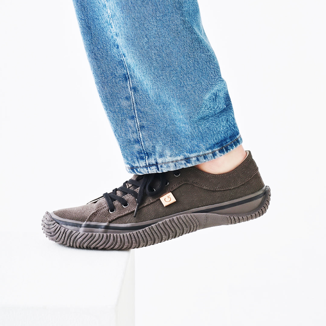 Summer sneakers, handmade in Japan | Spingle