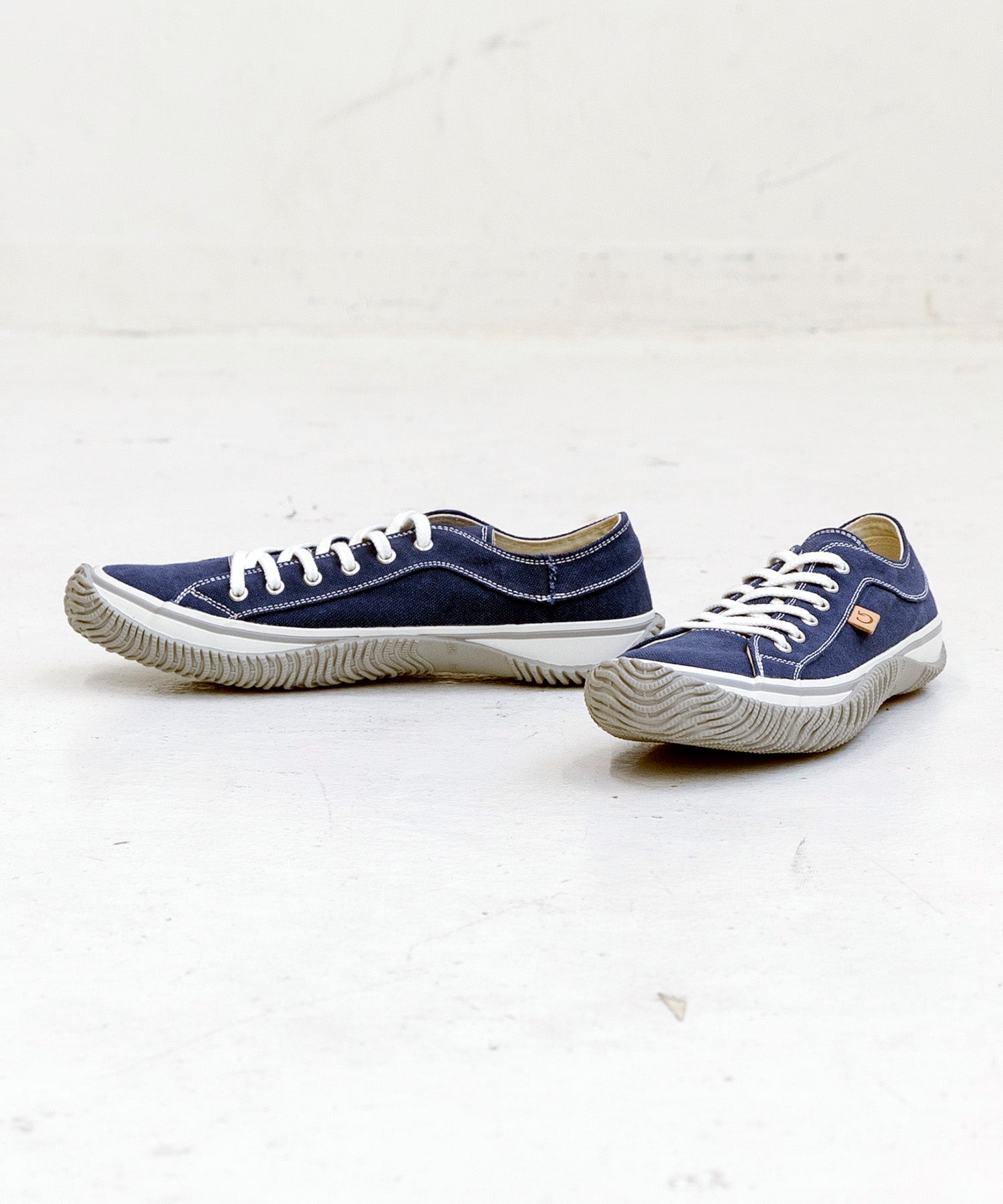 SP-141 Navy/White